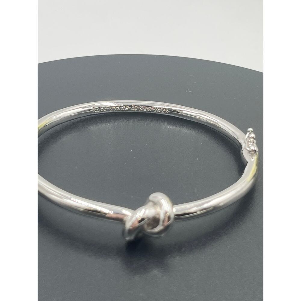 Kate Spade Sailor's Knot Love Knot‎ Polished Silver Tone Hinged Bangle Bracelet - Picture 2 of 9